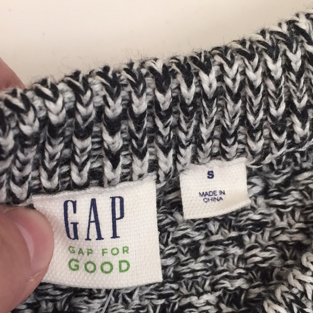 GAP Sweater - Picture 3 of 5